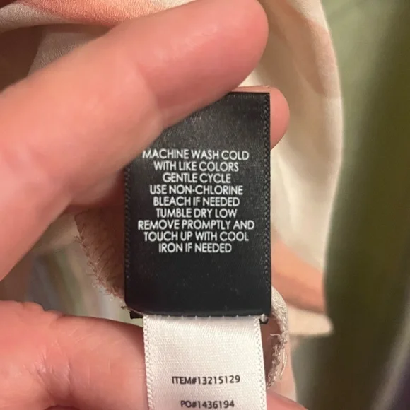 Torrid Georgette 3 3x PInk Watercolor Print Top Vneck Short Sleeve Lightweight - Picture 7 of 9